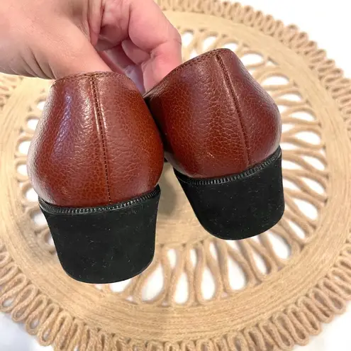 Salvatore Ferragamo Vintage Larix Tan Black Pebble Leather Cap Toe Heels Size 5B