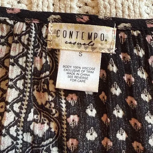 Contempo Casuals Women's Black and White Patterned Top size S