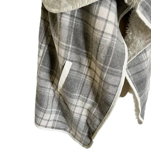 Me Jane Fuzzy Sleeveless Plaid Pocketed Open-Front Sweater Vest | Size m…