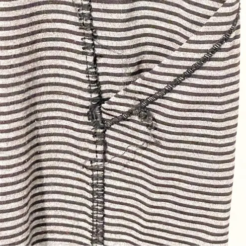 Lululemon  Womens Size 4 Rebel Runner Crop Leggings Gray Black Striped Athletic