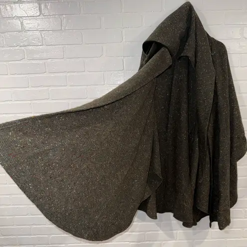 Hourihan by Jimmy Hourihan of Dublin Hooded Celtic Cape Made in Ireland Green Size undefined - Image 12