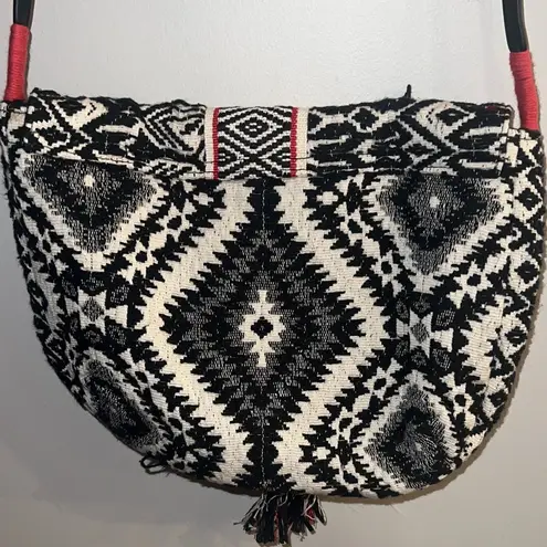 Billabong  Black & White Boho Tribal Pattern Crossbody Bag