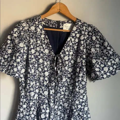 Tuckernuck Hyacinth House Navy and White Barnell Romper Small