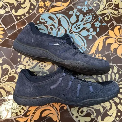 Skechers SKETCHERS NAVY SLIP ON MEMORY FOAM SNEAKER SZ: 7.5