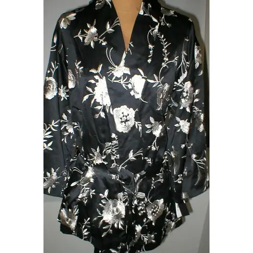 Natori NWT New Designer Wrap Robe Womens S Silky Satin Flowers White Black Short