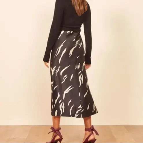 Reformation  Pratt Silk Skirt in Black and Cream‎ Print NWT 4