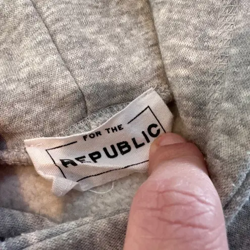 FOR THE REPUBLIC women’s gray cropped hoodie MEASUREMENTS