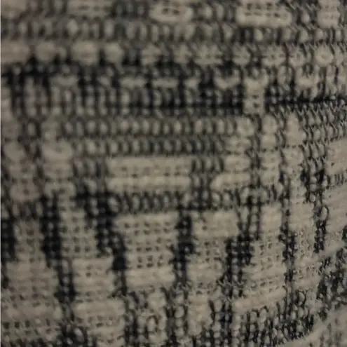 W5  Textured Zip Back Blouse. Size‎ medium - Image 2