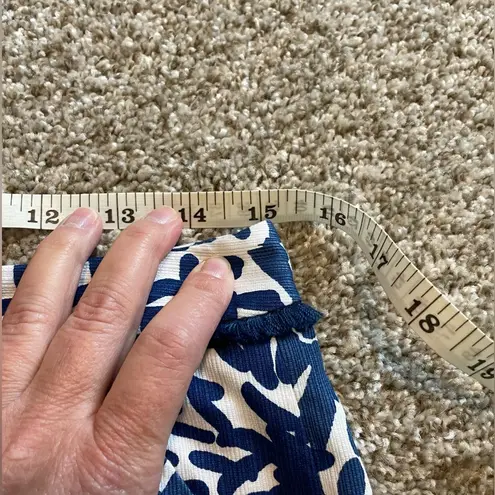 Lilly Pulitzer  indigo women’s shorts size 0 with pockets and frey design - Image 9