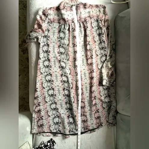 CeCe Beautiful lightweight long sleeve dress 🌷🌷🌷