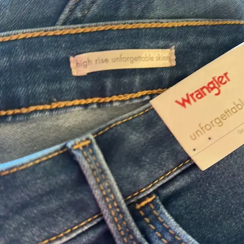 Wrangler NWT    HIGH RISE UNFORGETTABLE SKINNY JEAN IN MARINA SZ-18W