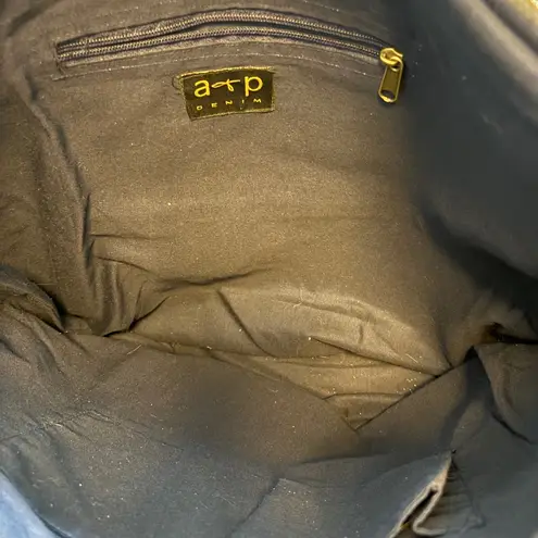 A & P DENIM MULTICOLORED BOHEMIAN TOTE ONE ZIP POCKET INSIDE CLEAN INTERIOR Blue