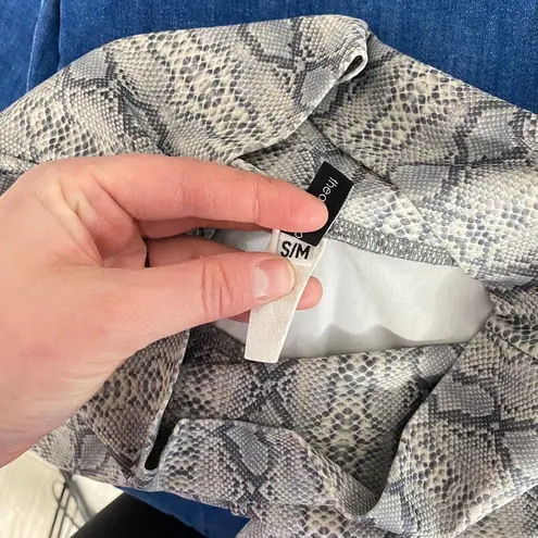 Onzie Vamp Grey White Snake Print Leggings Yoga Activewear Workouts Small/Medium