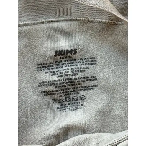 SKIMS Seamless Sculpt Strapless Shortie Bodysuit Clay
Size Medium