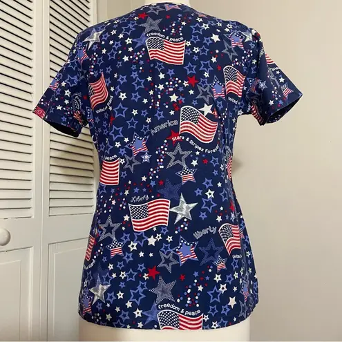 Peaches Scrubs Patriotic Flags Stars Print 2 Pocket V