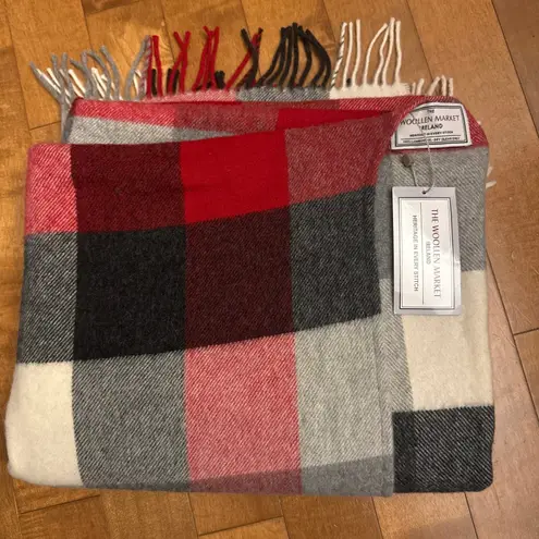 NWT 2010s Irish Lambswool Tartan Cape Scarf Woollen Market Ireland Small