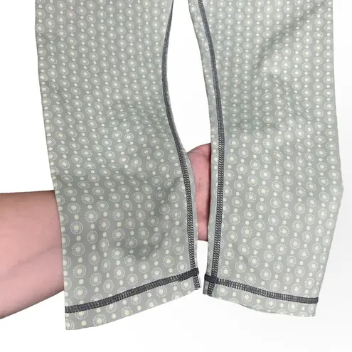 Luxy Activewear Sage Green Medallion Print Criss Cross Waist Capri Leggings Size 6