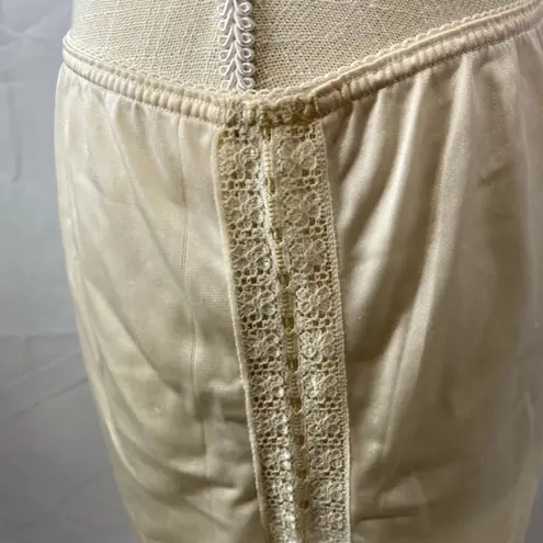 Visions vintage half slip. Beige size small