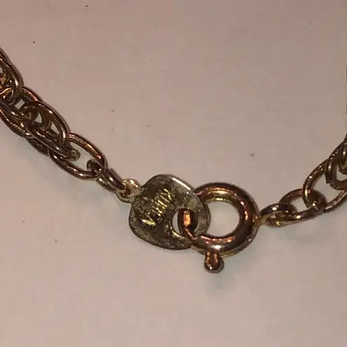 Elegant Vintage Gold Tone and Faux Pearl Classic Retro Necklace