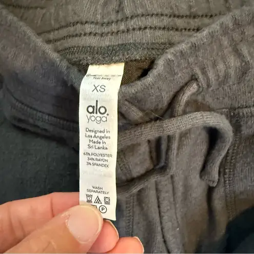 Alo Yoga  Soho Sweatpant Anthracite Grey