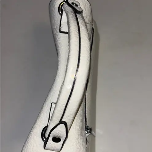 JAIME BRAND FROM THE UK.. NEW WHITE FAUX LEATHER HANDBAG SILVER ACCENTS/STUDS