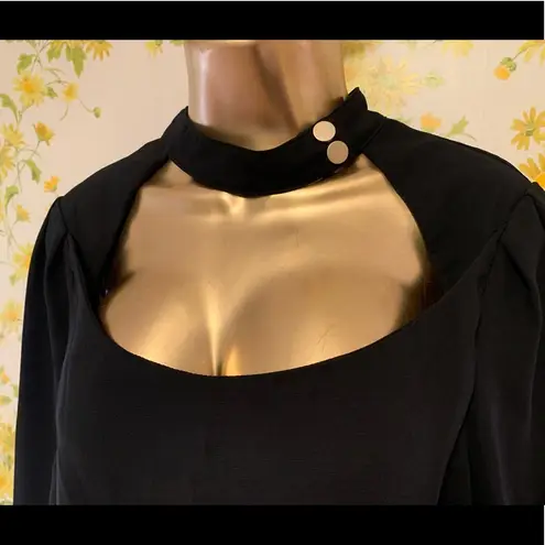 choker neck blouse in black size L Size L