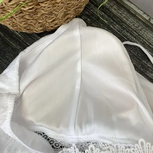 No Boundaries  White Lace Trim Sleeveless Halter Top XXXL