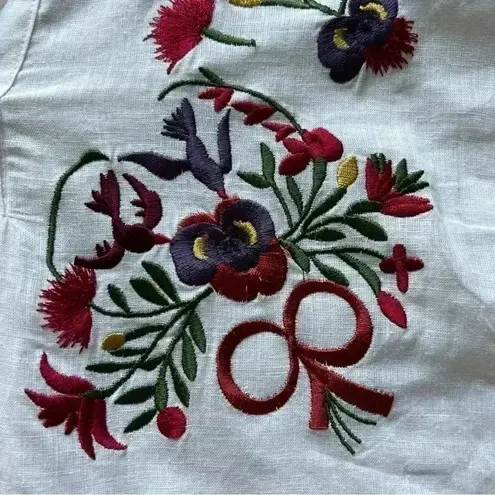 Jonathan Martin studio Women’s embroidered white floral linen blend blou…