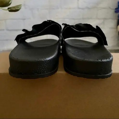 Boutique NIB Gingham Slides