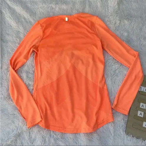 Danskin  Now Women's Long Sleeve size xsmall Performance T-Shirt orange workout