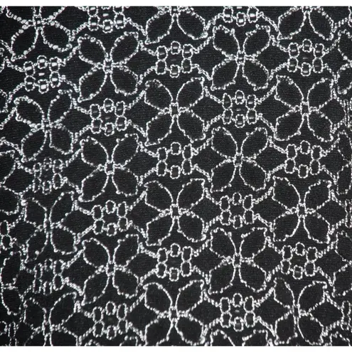 Josephine Chaus Blouse Size XL Black White Embroidered Floral 3/4Sleeve V-Neck