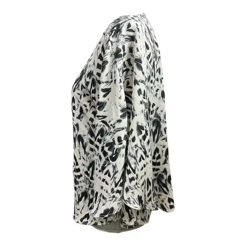 Jessica Simpson  black and white feather print flowy short sleeve top size S