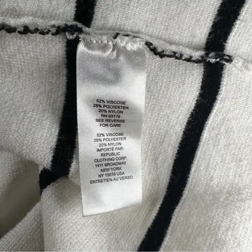 Tahari Size XL White Black Stripe Cropped Boxy Thin Sweater Business Chic Classy