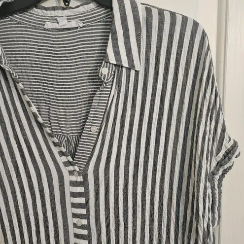 Jane and Delancey Gray Striped Button Down Shirt Rayon Spandex Sz L *hole