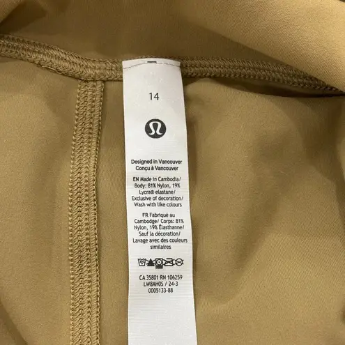 NWT Lululemon Size 14 Nulu Slim