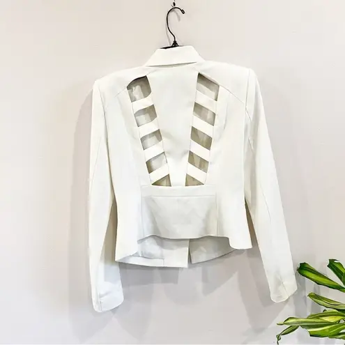 BCBGMAXAZRIA  | White Jacket with a Cutout Back