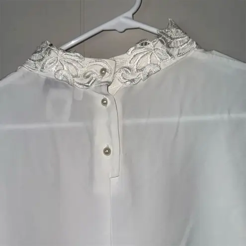 Vintage Women's White Blouse Size 14 Collared Long Sleeve Embroidered