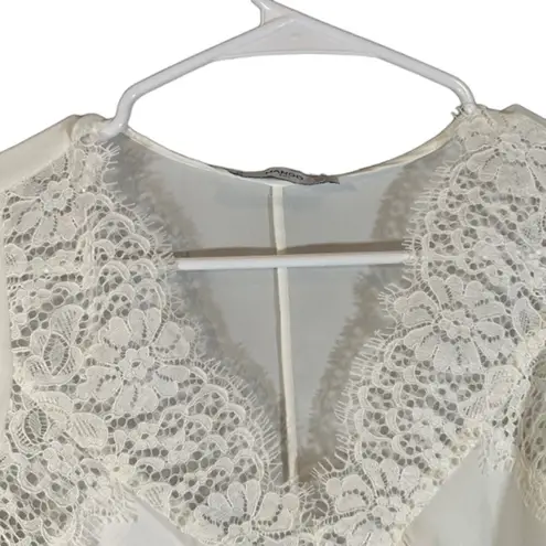 Mango  White Lace Applique Flutter Short Sleeve V-Neck Blouse Women Sz 2