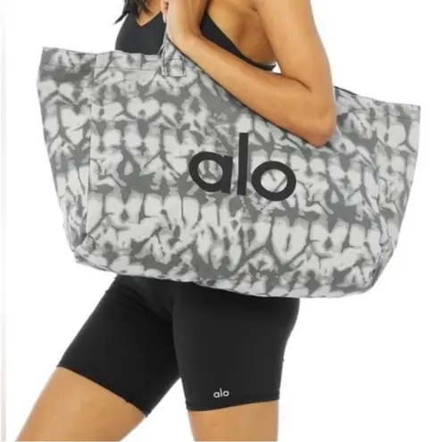 Alo Yoga Alo Iconic Shopper Tote