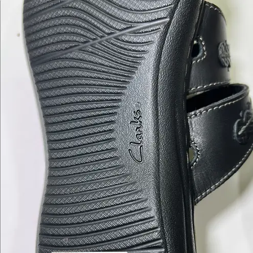 Clarks  Black and Tan Sandals with Adjustable Straps thumbnail 5