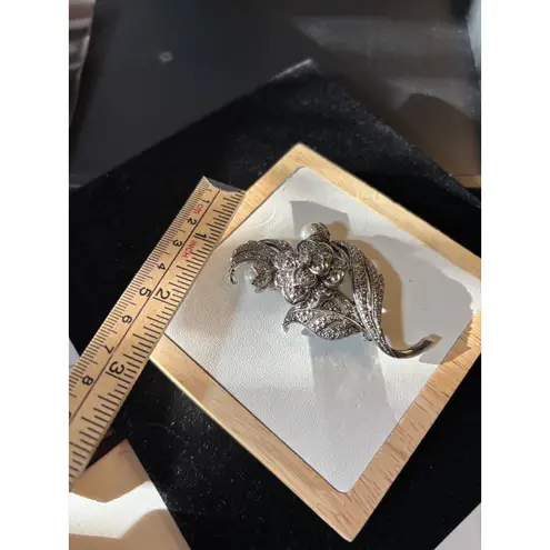 KJL by Avon signed Vintage Silver Tone Floral Brooch With Rhinestones & Faux Pea White