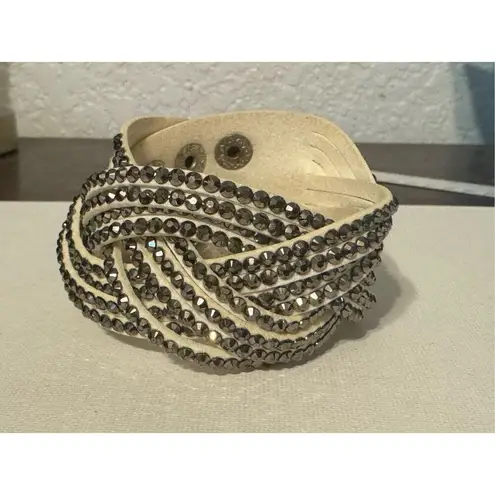 Vintage Y2K Womens Chunky Rhinestone Studded Leather Cuff Bracelet Edgy Western Gray