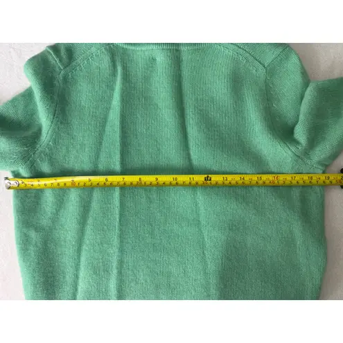 C By Bloomingdales Cashmere Sweater Medium Green V Neck Long Sleeve Womenswear