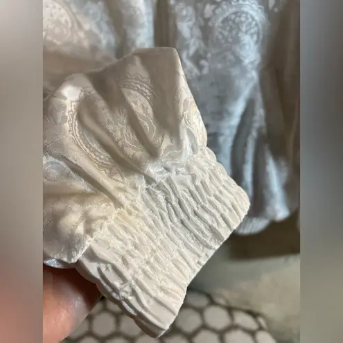 Vintage Ellesse Athletic Jacket Embossed White design w gold piping Zip front Size undefined