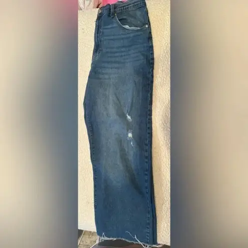 Celebrity Pink Women’s‎  HI Rise medium wash distressed Jeans Size 21/35 NWOT