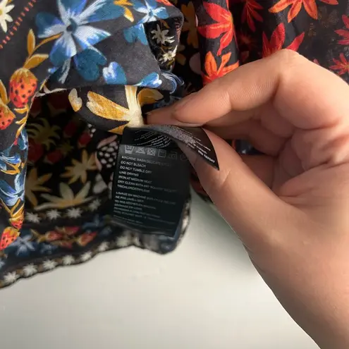 Farm Rio Black Jujus Garden Blouse strawberry size small