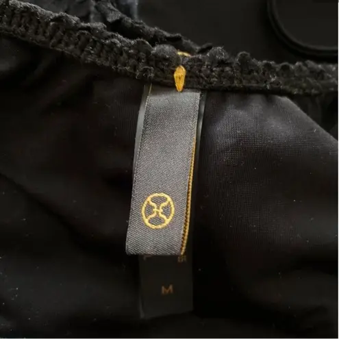 VIX BY PAULA HERMANNY
Scales Ana One