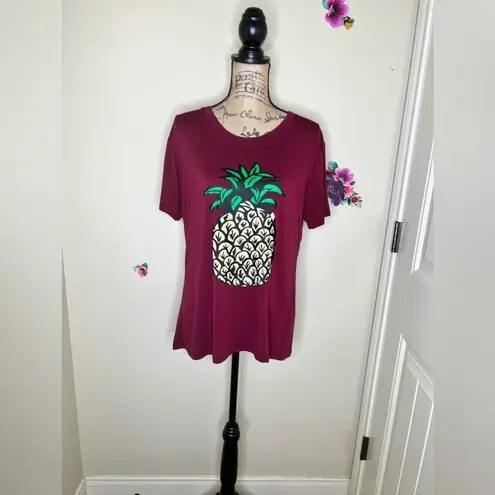 Maroon Short Sleeve T Shirt with Golden Pineapple on Front Size XL Red