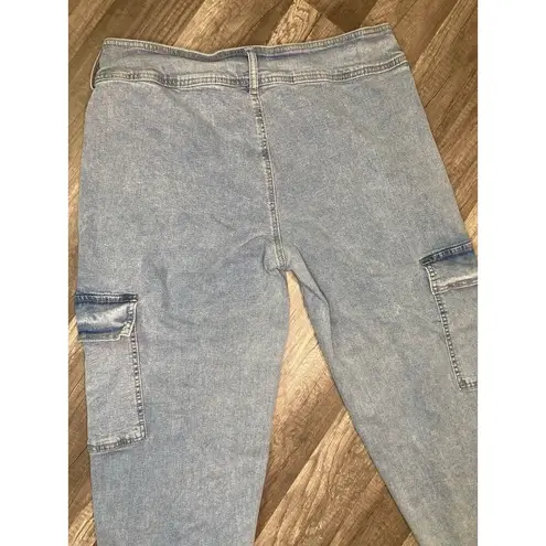 Almost Famous  Womens Denim Jogger XL Belted Cargo Jeans Blue Light Wash Bare Bac