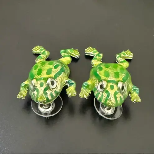 Unsigned Enameled Green Frog Earrings 9g.